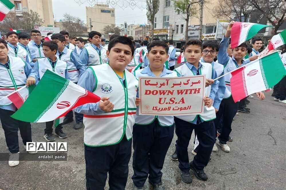 حضور پرشور اعضای سازمان دانش‌آموزی استان اردبیل در راهپیمایی یوم الله ۱۳ آبان