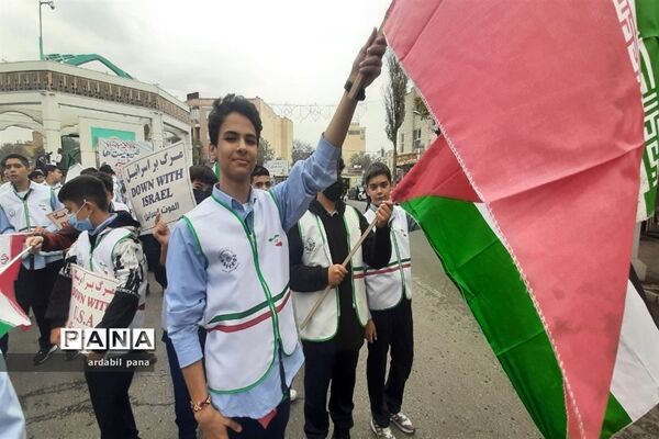 حضور پرشور اعضای سازمان دانش‌آموزی استان اردبیل در راهپیمایی یوم الله ۱۳ آبان