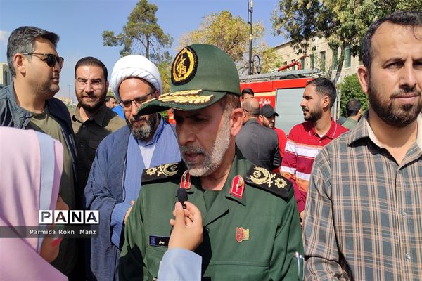 حضور دانش‌آموزان شیرازی در راهپیمایی ۱۳آبان