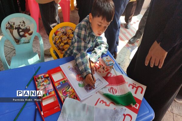 حضور دانش‌آموزان شیرازی در راهپیمایی ۱۳آبان