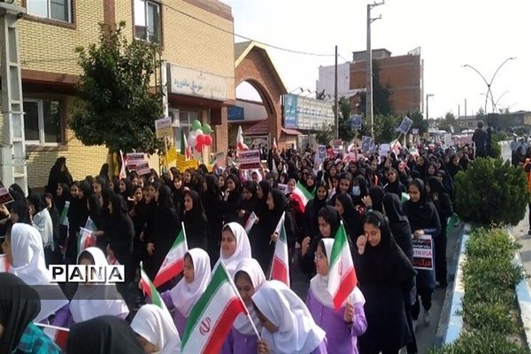 راهپیمایی روز دانش‌آموز در شهرستان میاندورود