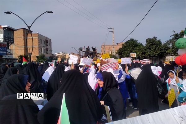 راهپیمایی روز دانش‌آموز در شهرستان میاندورود