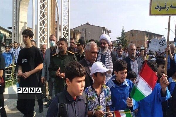 راهپیمایی روز دانش‌آموز در شهرستان میاندورود