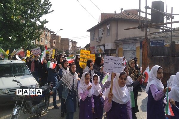 راهپیمایی روز دانش‌آموز در شهرستان میاندورود