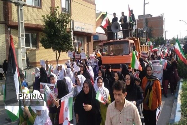 راهپیمایی روز دانش‌آموز در شهرستان میاندورود