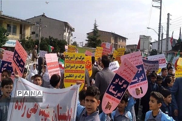 راهپیمایی روز دانش‌آموز در شهرستان میاندورود