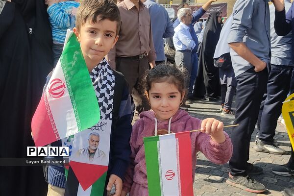 تجمع  پرشوردانش‌آموزان شیرازی در مبارزه با  استکبار