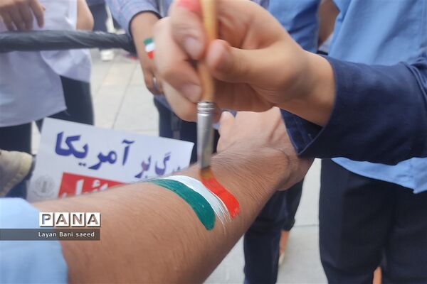 تجمع  پرشوردانش‌آموزان شیرازی در مبارزه با  استکبار