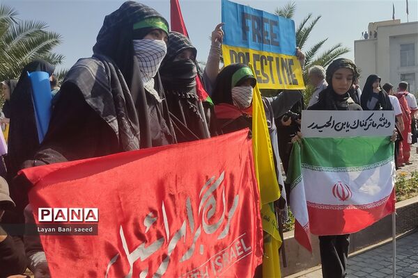 تجمع  پرشوردانش‌آموزان شیرازی در مبارزه با  استکبار