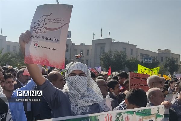 تجمع  پرشوردانش‌آموزان شیرازی در مبارزه با  استکبار