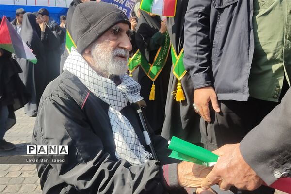 تجمع  پرشوردانش‌آموزان شیرازی در مبارزه با  استکبار