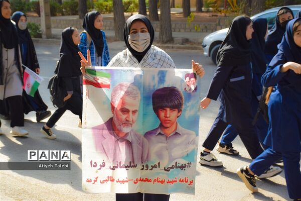 حضور پرشور دانش‌آموزان گرمه در راهپیمایی ۱۳ آبان