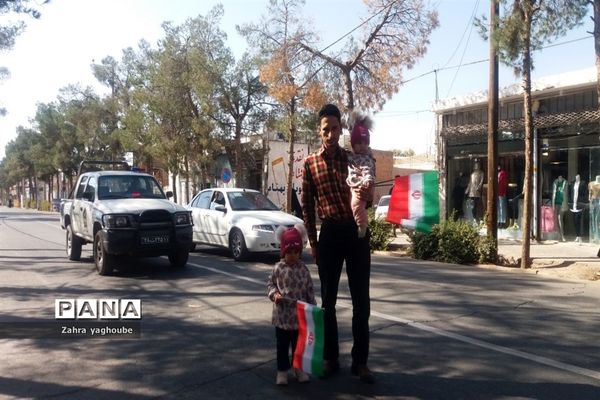 حضور پرشور دانش‌آموزان و مردم خلیل آباد در راهپیمایی ۱۳ آبان