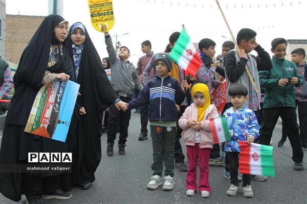 راهپیمایی ۱۳ آبان در قزوین