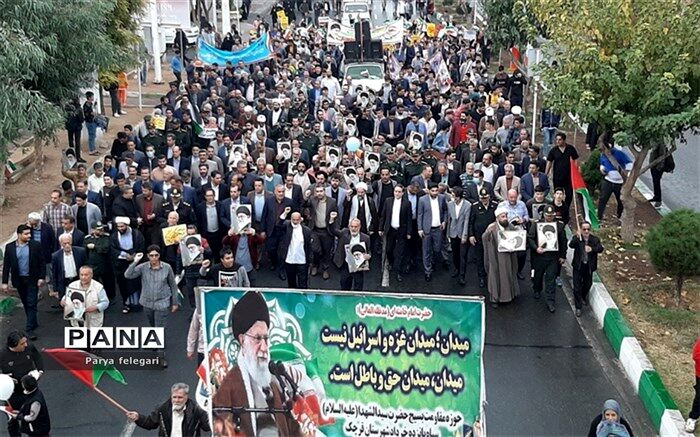 راهپیمایی یوم‌الله ۱۳ آبان در شهرستان‌قرچک/فیلم