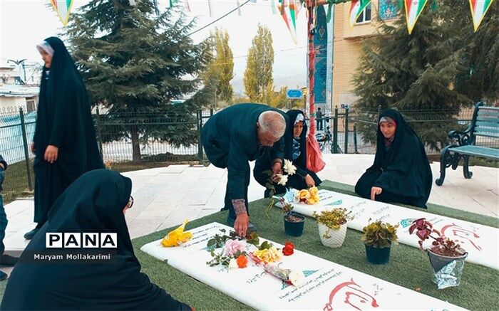 برگزاری مراسم یادبود  شهدای گمنام منطقه دماوند در روز دانش‌آموز /فیلم