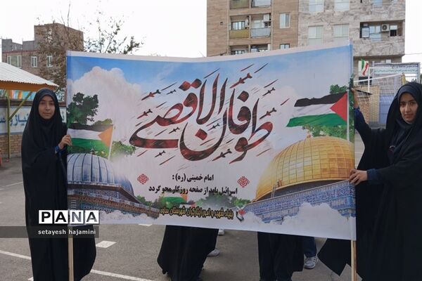تجمع دانش‌آموزان شهرستان ساوه به‌مناسبت ۱۳ آبان