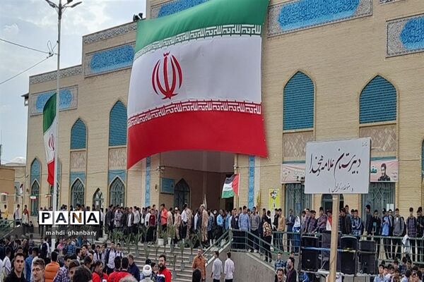 تجمع دانش‌آموزان شهرستان ساوه به‌مناسبت ۱۳ آبان
