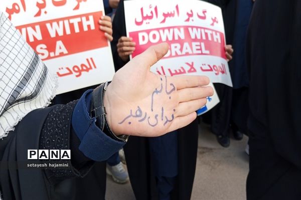 تجمع دانش‌آموزان شهرستان ساوه به‌مناسبت ۱۳ آبان