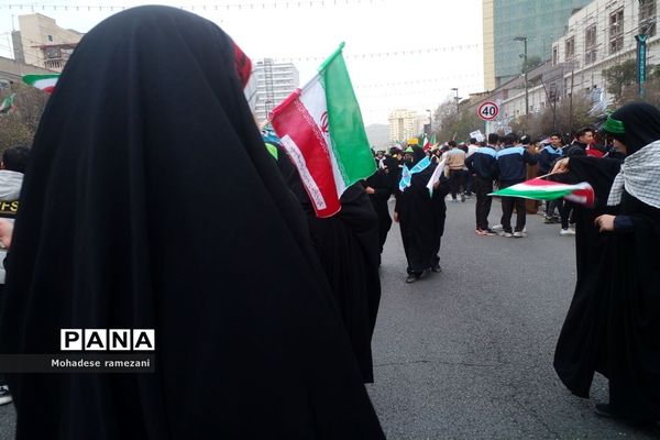 حضور پرشور و حماسی دانش‌آموزان و فرهنگیان استان خراسان رضوی در یوم الله ۱۳ آبان