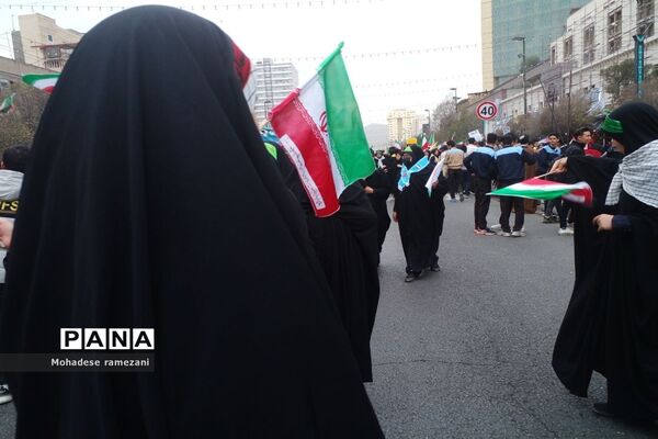 حضور پرشور و حماسی دانش‌آموزان و فرهنگیان استان خراسان رضوی در یوم الله ۱۳ آبان