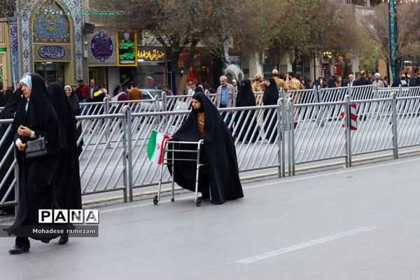 حضور پرشور و حماسی دانش‌آموزان و فرهنگیان استان خراسان رضوی در یوم الله ۱۳ آبان