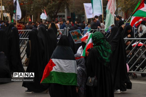 حضور پرشور و حماسی دانش‌آموزان و فرهنگیان استان خراسان رضوی در یوم الله ۱۳ آبان