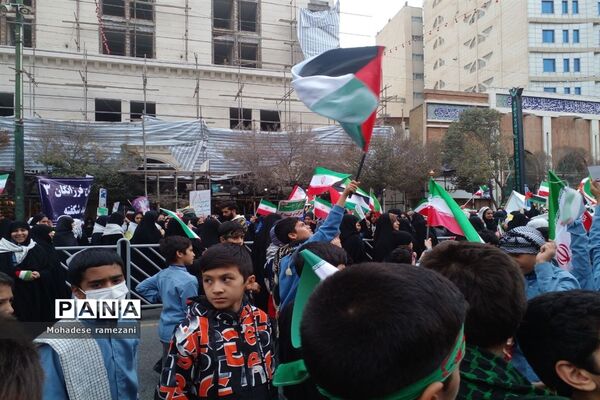 حضور پرشور و حماسی دانش‌آموزان و فرهنگیان استان خراسان رضوی در یوم الله ۱۳ آبان