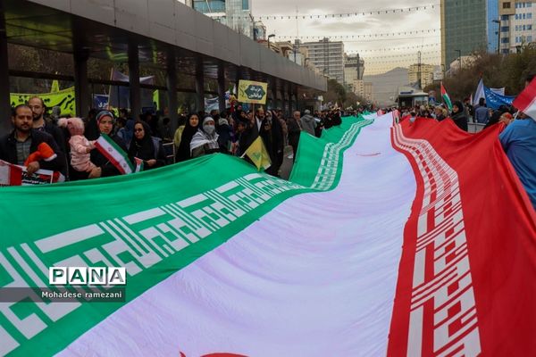 حضور پرشور و حماسی دانش‌آموزان و فرهنگیان استان خراسان رضوی در یوم الله ۱۳ آبان