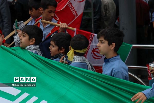 حضور پرشور و حماسی دانش‌آموزان و فرهنگیان استان خراسان رضوی در یوم الله ۱۳ آبان