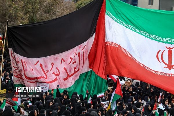 حضور پرشور و حماسی دانش‌آموزان و فرهنگیان استان خراسان رضوی در یوم الله ۱۳ آبان