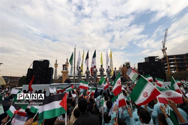 حضور پرشور و حماسی دانش‌آموزان و فرهنگیان استان خراسان رضوی در یوم الله ۱۳ آبان