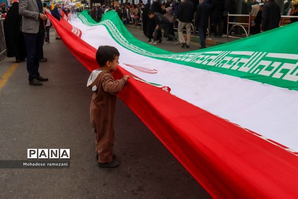 حضور پرشور و حماسی دانش‌آموزان و فرهنگیان استان خراسان رضوی در یوم الله ۱۳ آبان