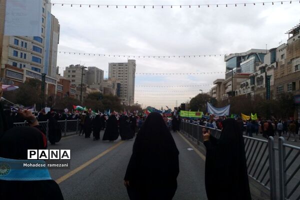 حضور پرشور و حماسی دانش‌آموزان و فرهنگیان استان خراسان رضوی در یوم الله ۱۳ آبان