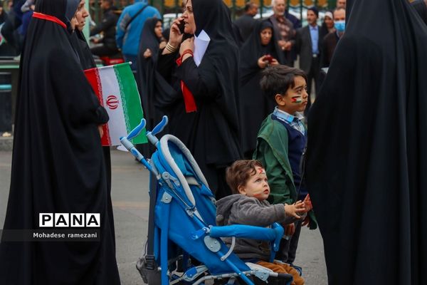 حضور پرشور و حماسی دانش‌آموزان و فرهنگیان استان خراسان رضوی در یوم الله ۱۳ آبان