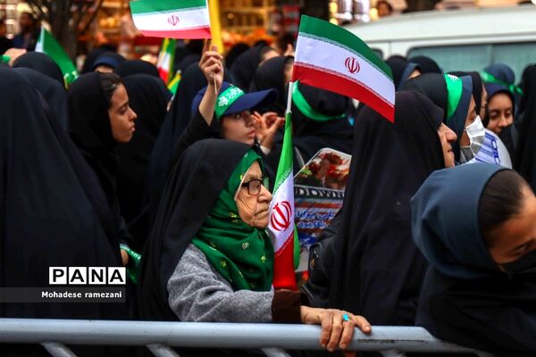حضور پرشور و حماسی دانش‌آموزان و فرهنگیان استان خراسان رضوی در یوم الله ۱۳ آبان