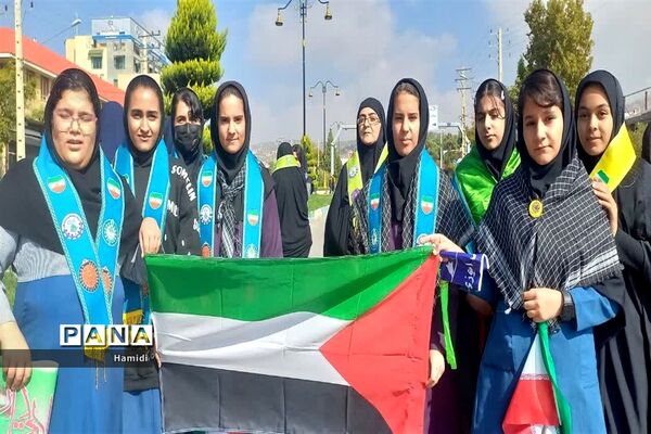 حضوردانش‌آموزان عضو تشکیلات  پیشتازان کهگیلویه و بویراحمد در راهپیمایی 13 آبان