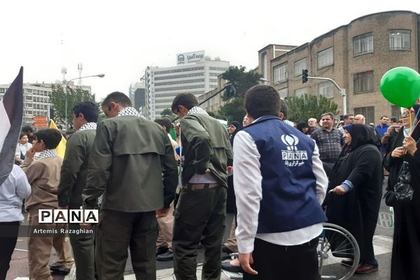 راهپیمایی ۱۳ آبان در تهران