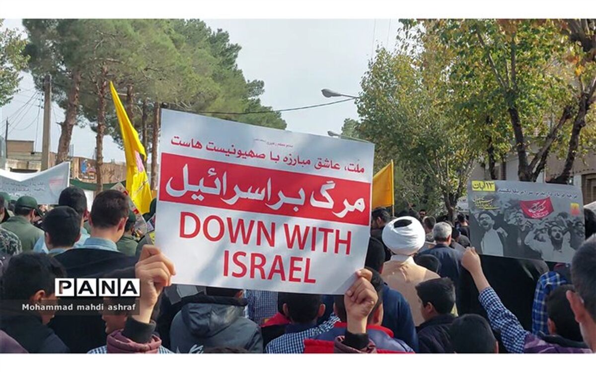 طنین استکبارستیزی مردم و دانش‌آموزان پای کار انقلاب در نایین