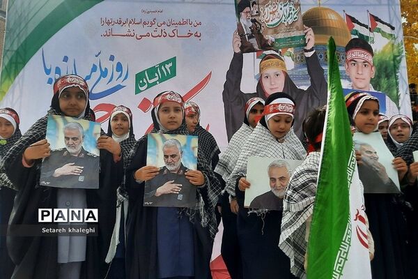 راهپیمایی ۱۳ آبان با حضور پر شور مردم در منطقه دماوند