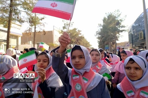 حضور دانش‌آموزان شهرستان کاشمر در راهپیمایی روز دانش‌آموز