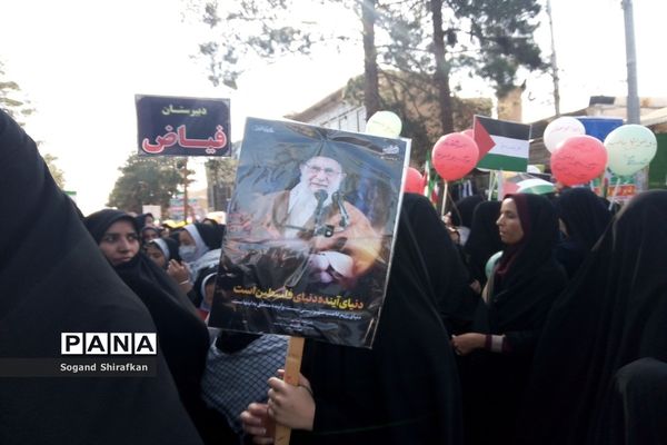 حضور دانش‌آموزان شهرستان کاشمر در راهپیمایی روز دانش‌آموز