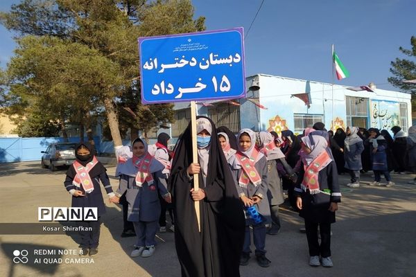 حضور دانش‌آموزان شهرستان کاشمر در راهپیمایی روز دانش‌آموز