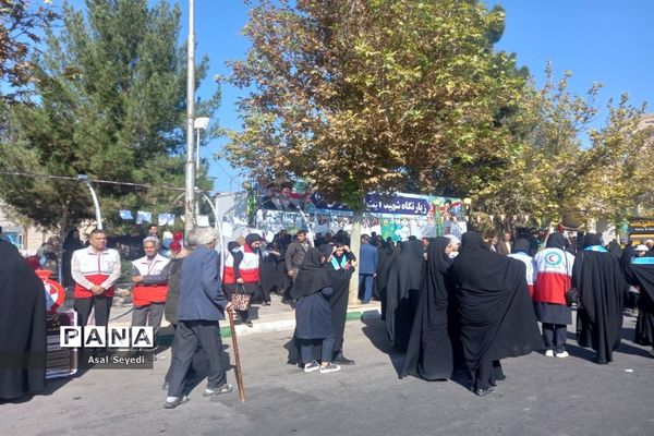حضور دانش‌آموزان شهرستان کاشمر در راهپیمایی روز دانش‌آموز
