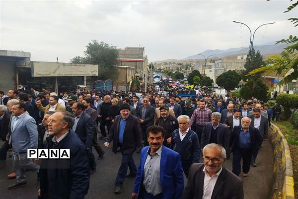حضور فرهنگیان و دانش‌آموزان شهرستان طارم در راهپیمایی ۱۳آبان