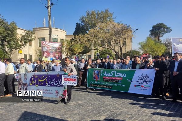 حضور مسئولین و دانش‌آموزان شیرازی در راهپیمایی روز دانش‌آموز