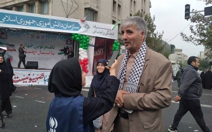 همین پرچمی که بالا می رود هویت شما دانش‌آموزان است
