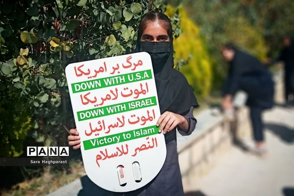 راهپیمایی یوم الله ۱۳ آبان با حضور گسترده مسئولان و دانش‌آموزان منطقه درودزن