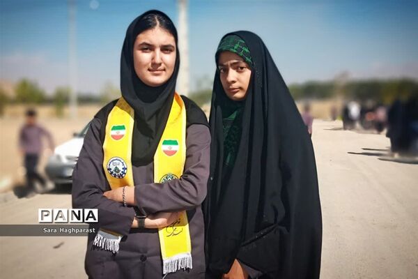 راهپیمایی یوم الله ۱۳ آبان با حضور گسترده مسئولان و دانش‌آموزان منطقه درودزن