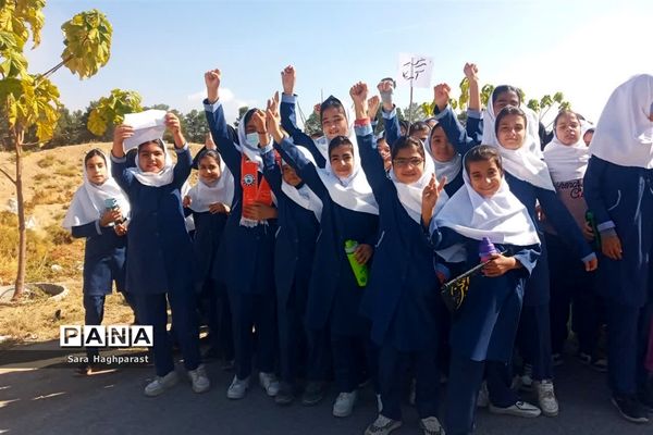 راهپیمایی یوم الله ۱۳ آبان با حضور گسترده مسئولان و دانش‌آموزان منطقه درودزن